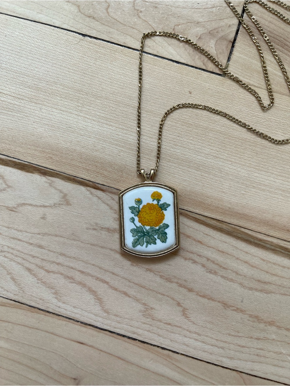 Avon Floral Pendant